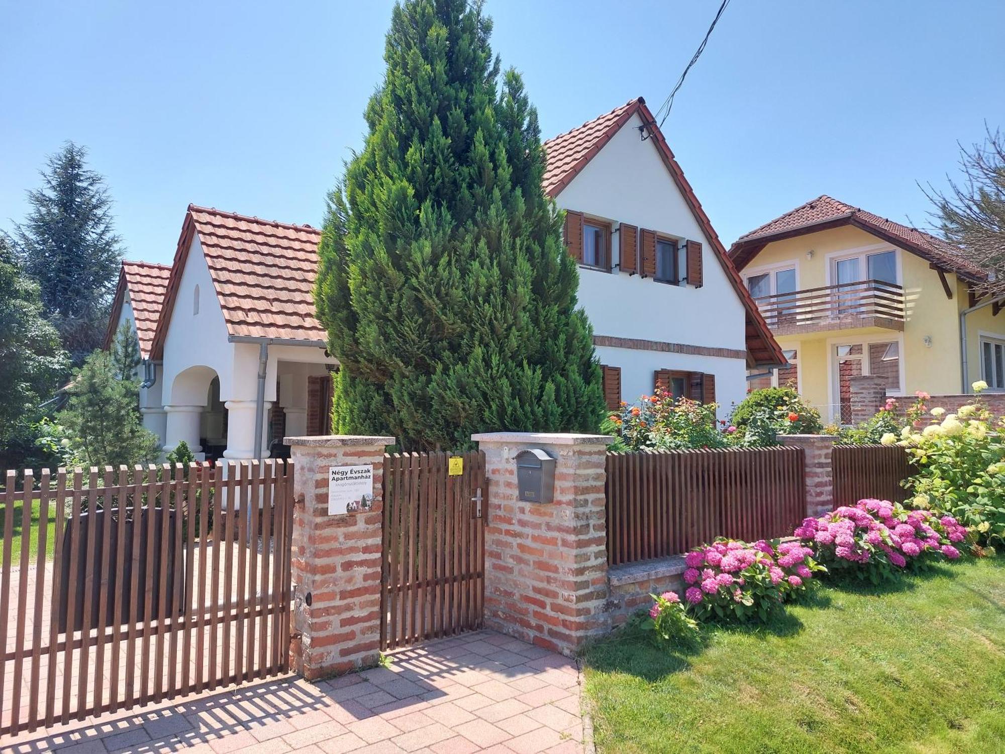 Negy Evszak Apartmanhaz Залакарос Екстериор снимка